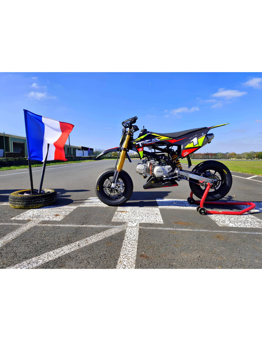 TCB XF SUPERMOTO